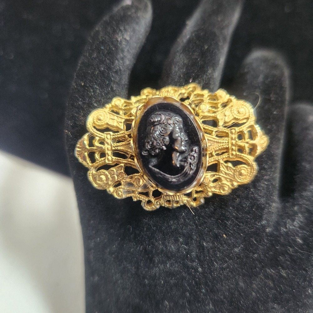 Vintage‎ Gold Tone Filigree Black Glass Cameo Statement Ring Adjustable Band
